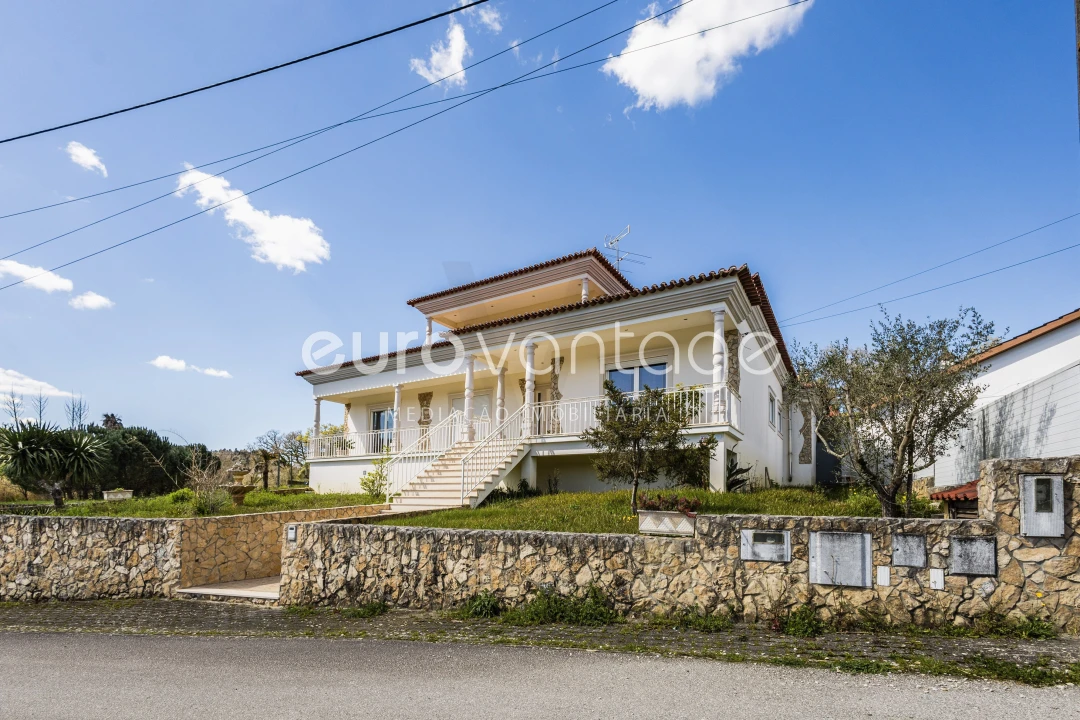 Moradia T4 para Venda em Maceira Foto 4