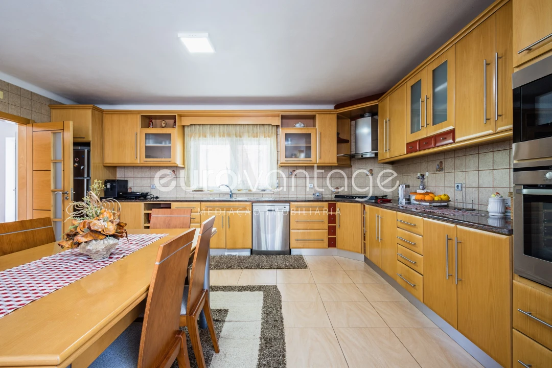 Moradia T4 para Venda em Maceira Foto 11