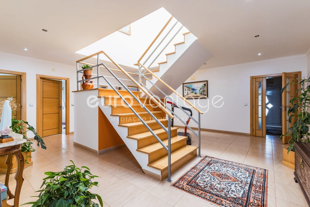 Moradia T4 para Venda em Maceira Foto 3