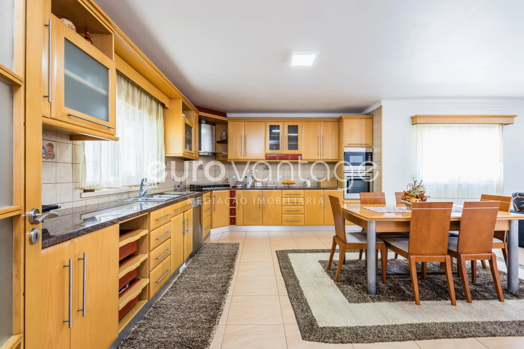 Moradia T4 para Venda em Maceira Foto 9