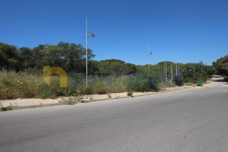 Terreno Comércio / Armazém para Venda em Albufeira e Olhos de Água Foto 4