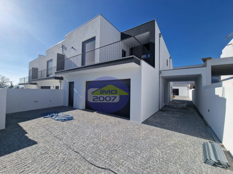 Moradia T3 para Venda em Santa Maria de Lamas Foto 1