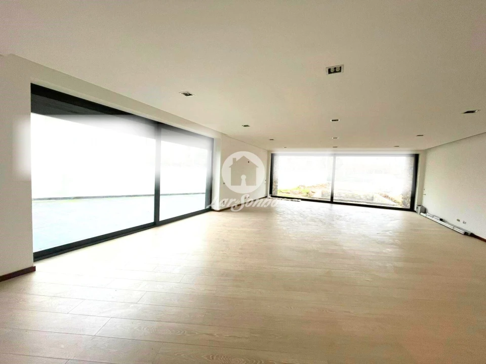 Moradia T4 para Venda em Abade de Neiva Foto 7