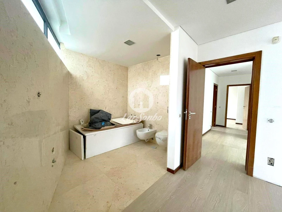 Moradia T4 para Venda em Abade de Neiva Foto 14