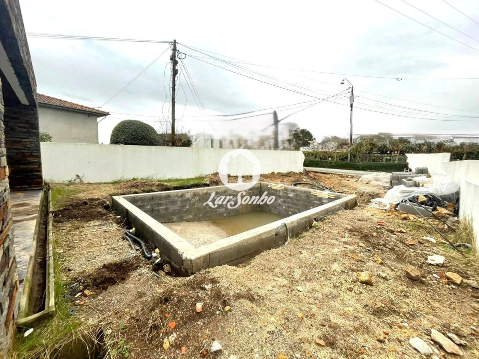 Moradia T4 para Venda em Abade de Neiva Foto 8