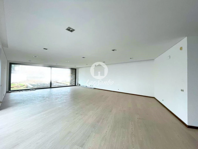 Moradia T4 para Venda em Abade de Neiva Foto 3