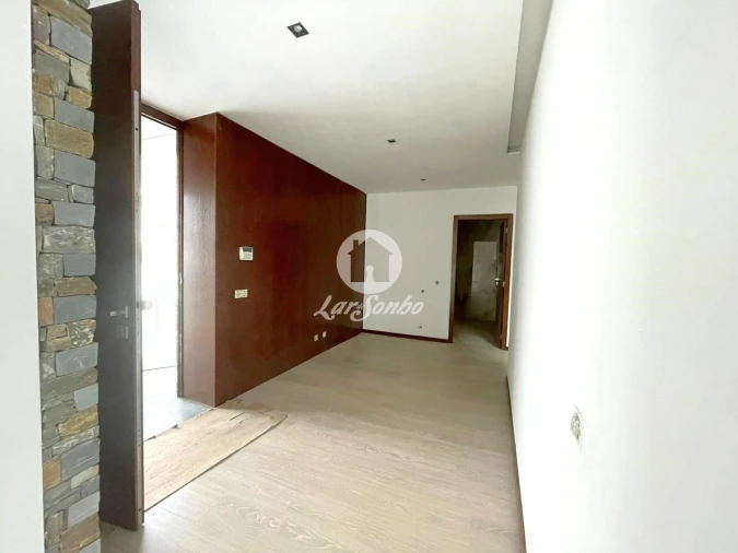 Moradia T4 para Venda em Abade de Neiva Foto 2