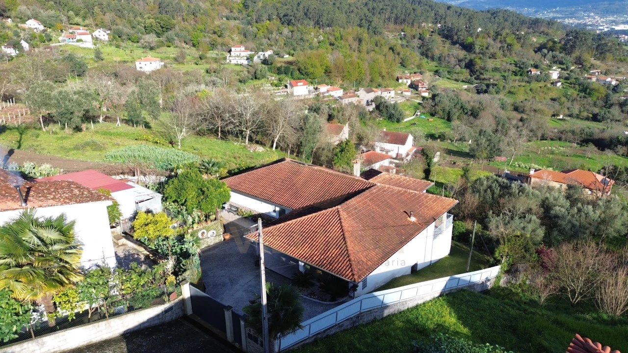 Moradia T3 para Venda em Refoios do Lima Foto 5