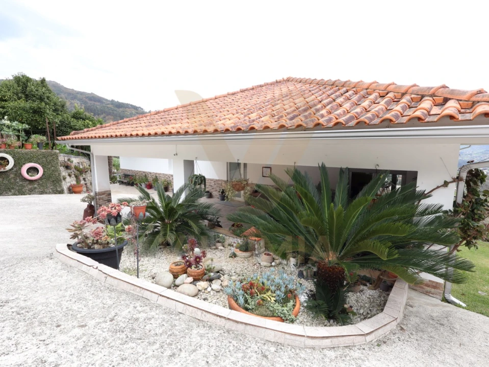 Moradia T3 para Venda em Refoios do Lima Foto 6