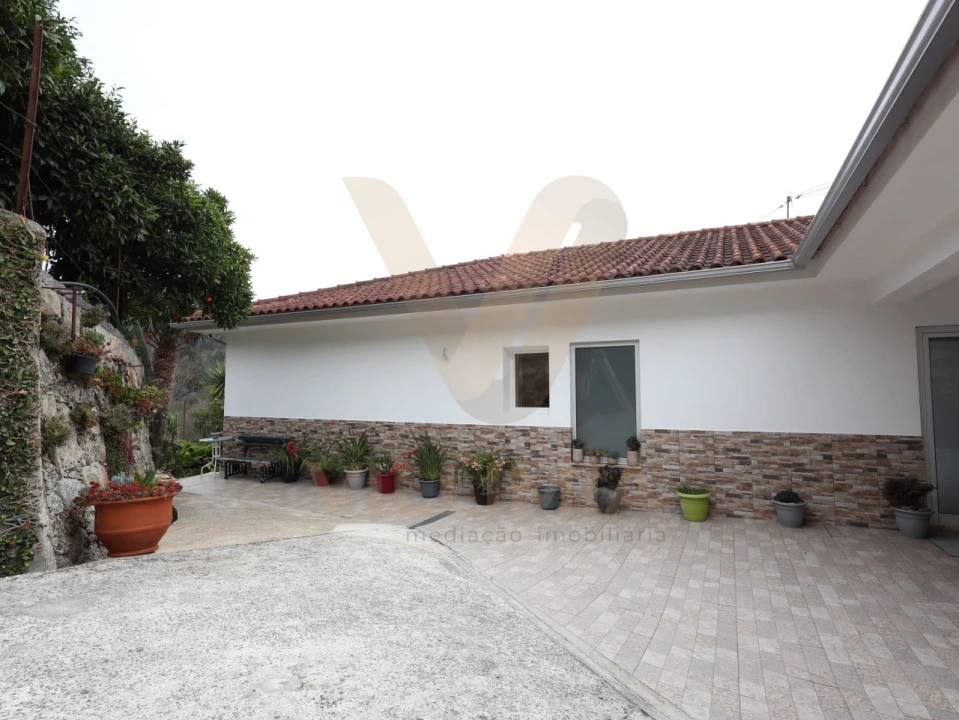 Moradia T3 para Venda em Refoios do Lima Foto 8