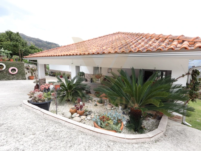 Moradia T3 para Venda em Refoios do Lima Foto 6