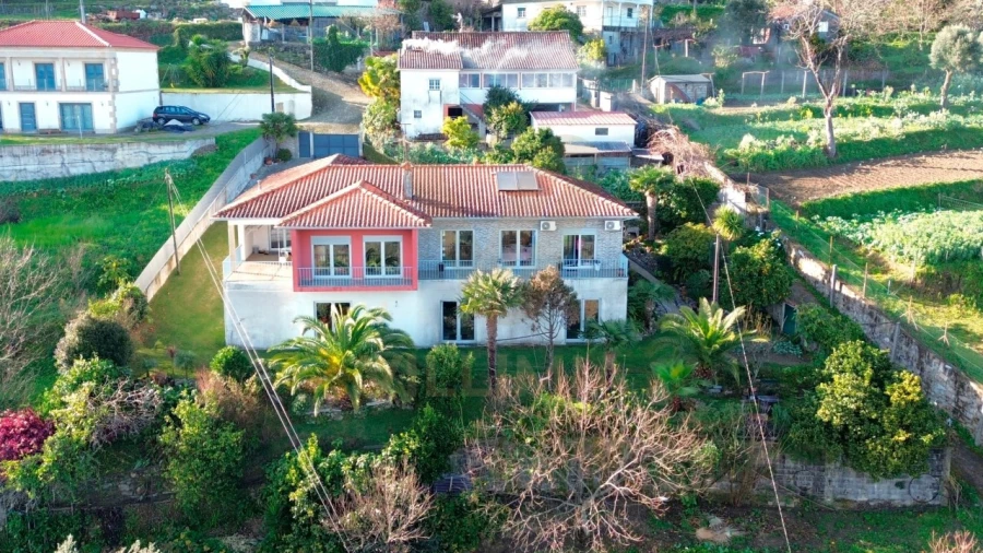 Moradia T3 para Venda em Refoios do Lima Foto 1