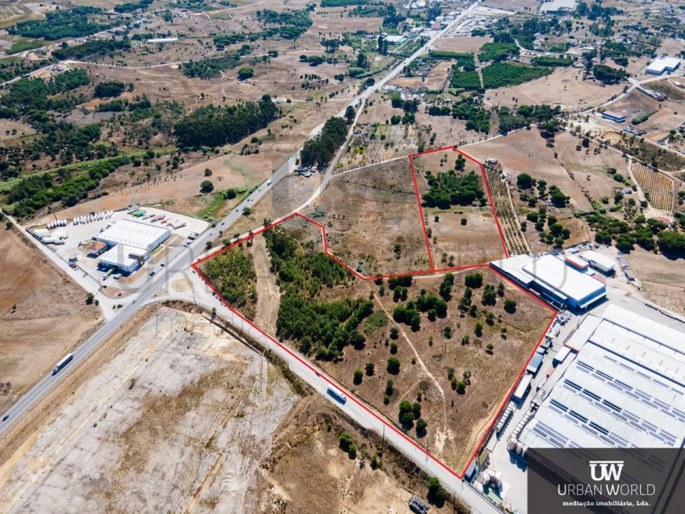 Terreno Comércio / Armazém para Venda em Aveiras de Cima Foto 1