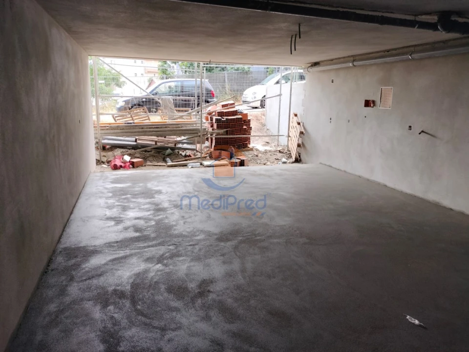 Moradia T4 para Venda em Pontinha e Famões Foto 6