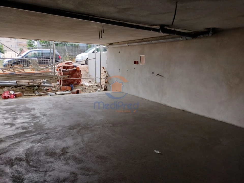 Moradia T4 para Venda em Pontinha e Famões Foto 7