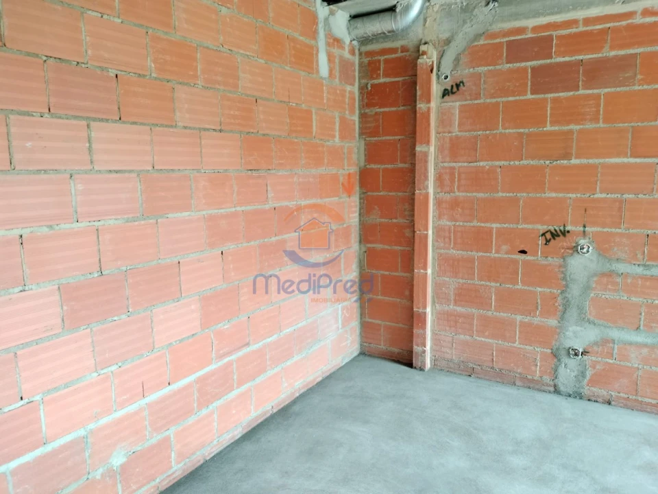 Moradia T4 para Venda em Pontinha e Famões Foto 16