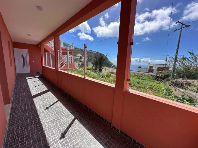 Moradia T2 para Venda em Arco da Calheta Foto 2