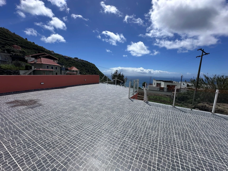 Moradia T2 para Venda em Arco da Calheta Foto 13