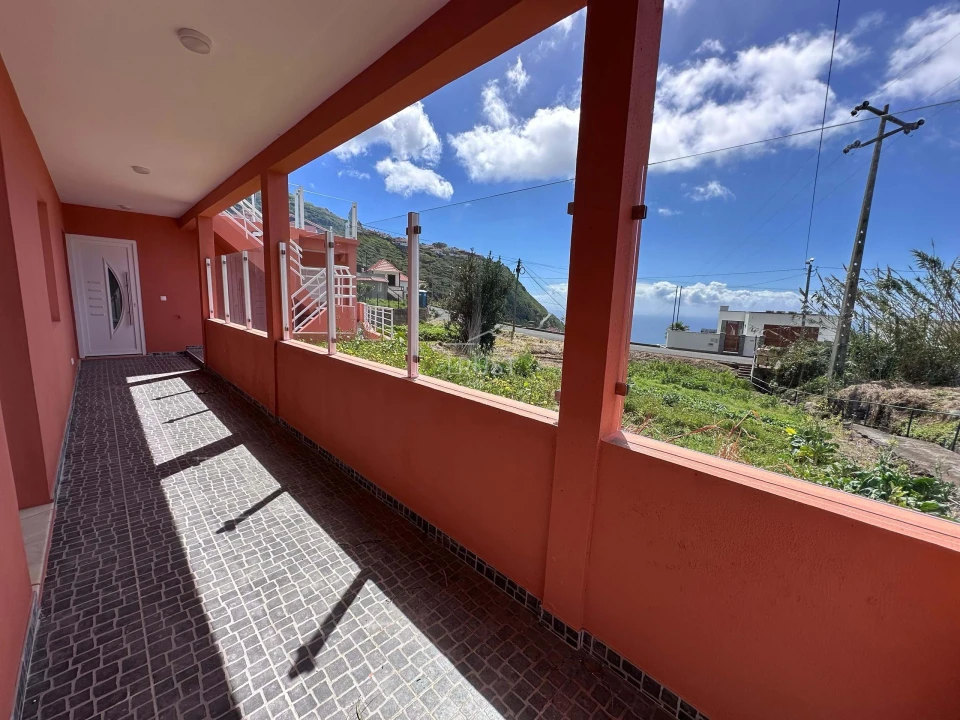 Moradia T2 para Venda em Arco da Calheta Foto 2