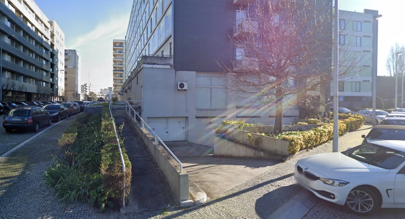 Garagem para Venda em Pedrouços Foto 1