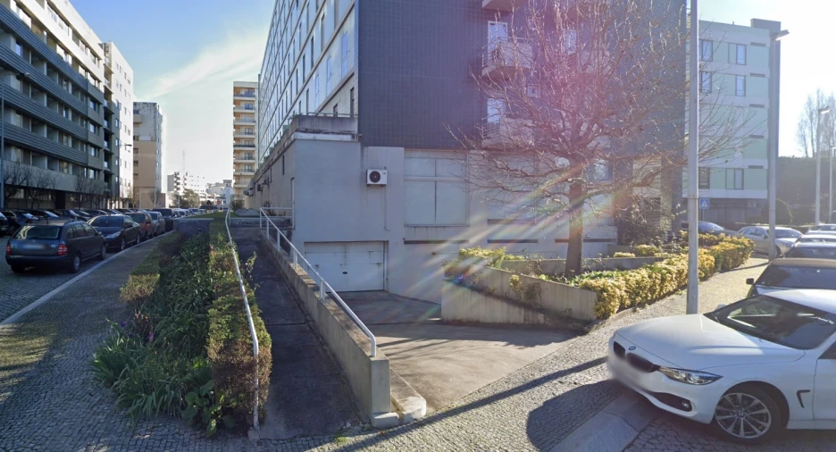 Garagem para Venda em Pedrouços