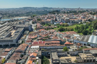 Moradia T9 para Venda em Campanhã