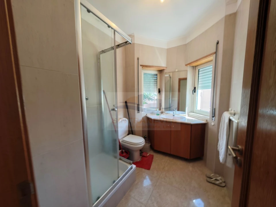 Apartamento T3 para Venda em Ramada e Caneças Foto 12