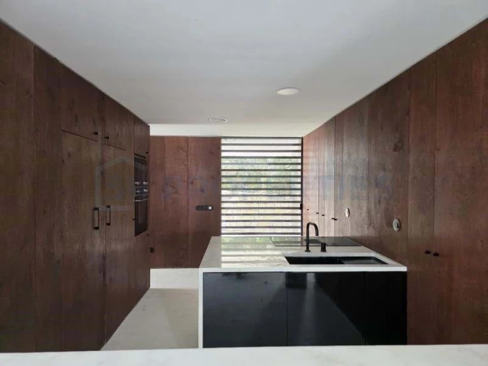 Moradia T4 para Venda em Santa Barbara de Nexe Foto 9