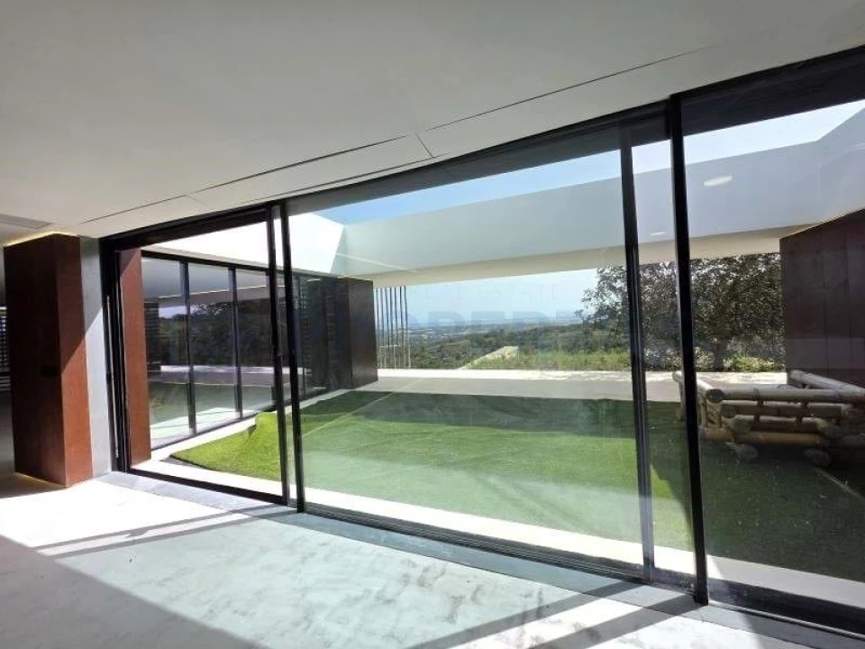 Moradia T4 para Venda em Santa Barbara de Nexe Foto 30