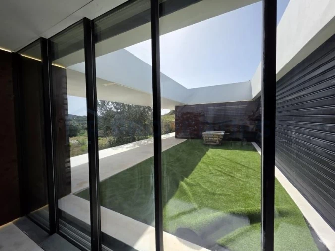 Moradia T4 para Venda em Santa Barbara de Nexe Foto 19