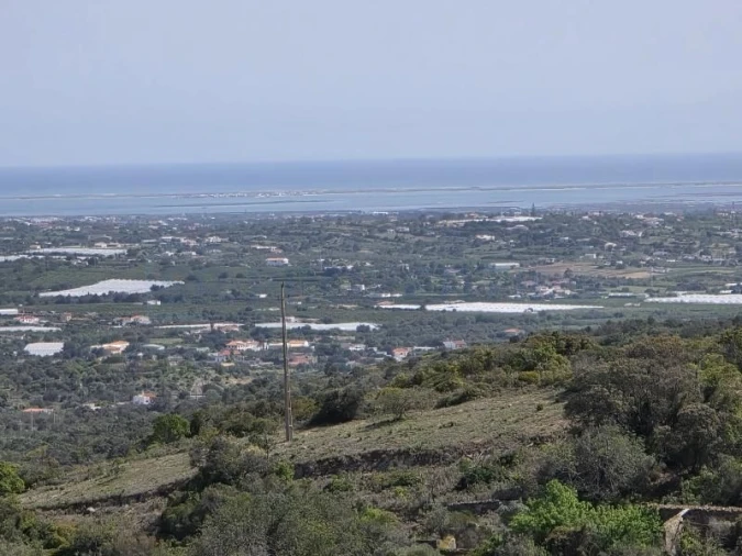 Moradia T4 para Venda em Santa Barbara de Nexe Foto 5