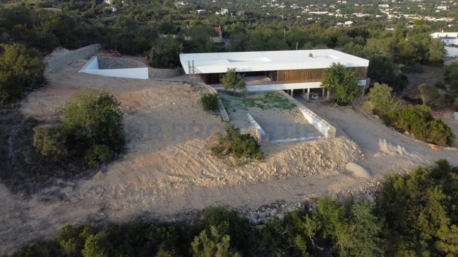 Moradia T4 para Venda em Santa Barbara de Nexe Foto 54