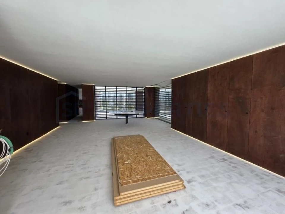 Moradia T4 para Venda em Santa Barbara de Nexe Foto 18