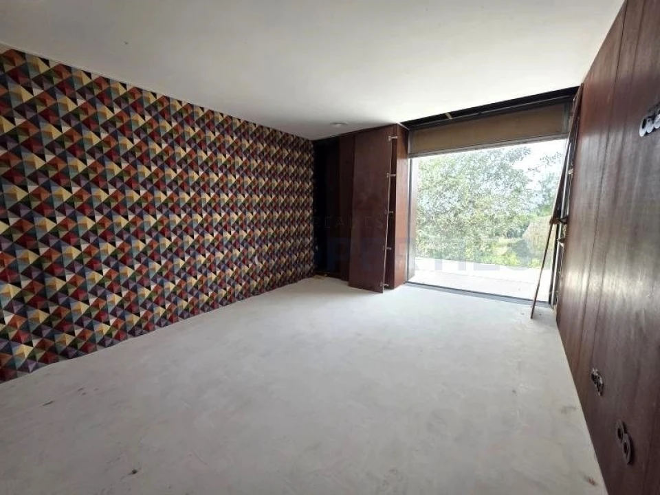 Moradia T4 para Venda em Santa Barbara de Nexe Foto 6