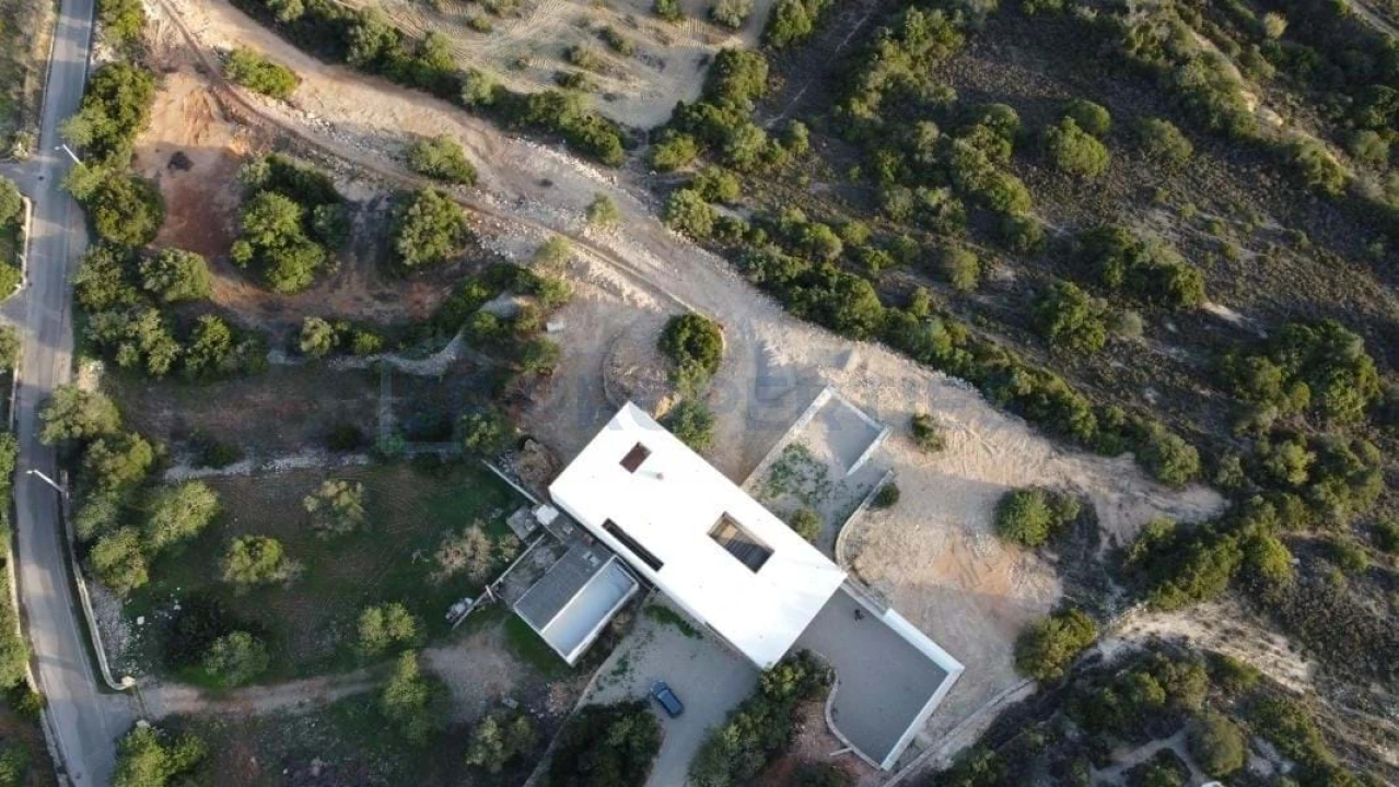 Moradia T4 para Venda em Santa Barbara de Nexe Foto 49