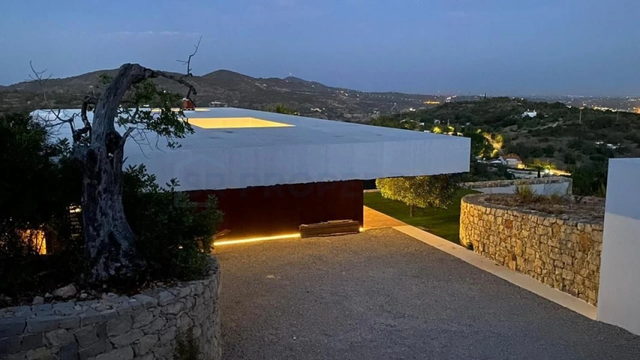 Moradia T4 para Venda em Santa Barbara de Nexe Foto 70