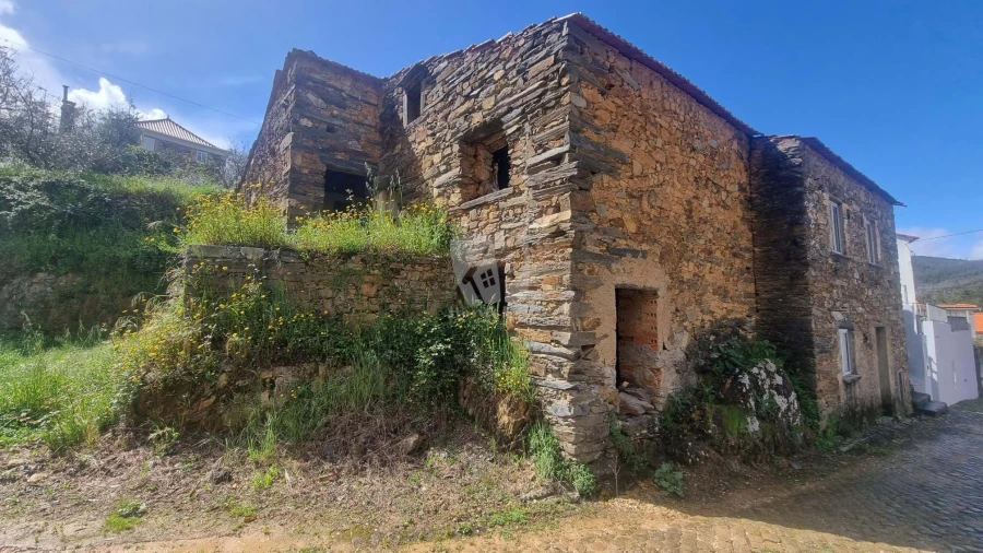 Terreno para Venda em Sobreira Formosa e Alvito da Beira Foto 1