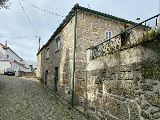 Moradia T3 para Venda em Santa Marinha e São Martinho Foto 2