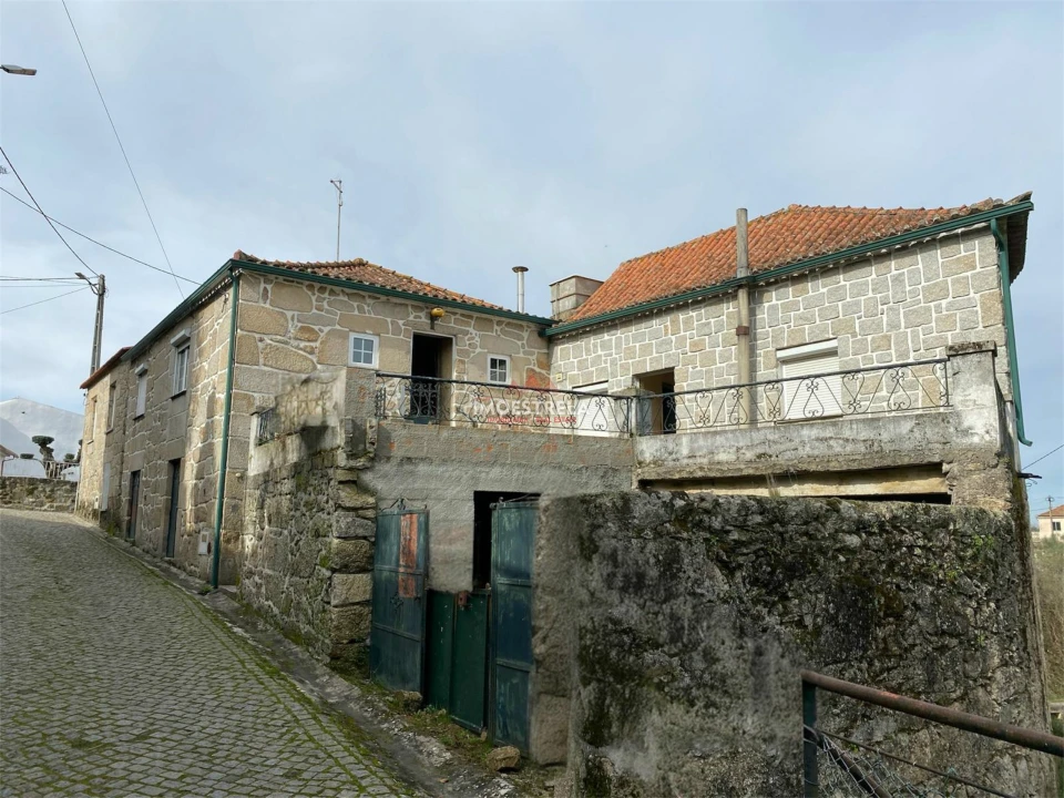 Moradia T3 para Venda em Santa Marinha e São Martinho Foto 1