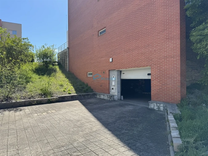 Armazém para Arrendamento em Lordelo Foto 1