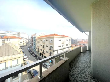 Apartamento T4 para Arrendamento em Aldoar, Foz do Douro e Nevogilde
