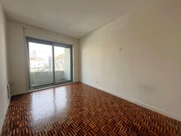 Apartamento T4 para Arrendamento em Aldoar, Foz do Douro e Nevogilde