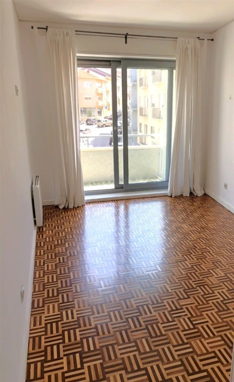 Apartamento T4 para Arrendamento em Aldoar, Foz do Douro e Nevogilde