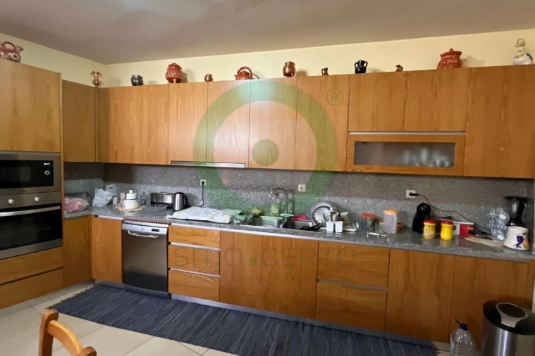 Moradia T4 para Venda em São Pedro Velho Foto 3