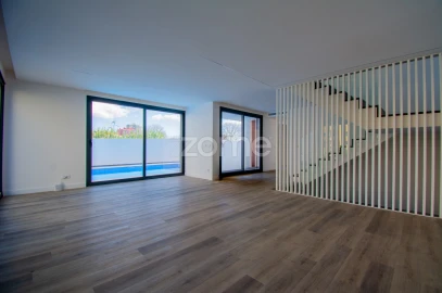 Moradia T5 para Venda em Carcavelos e Parede