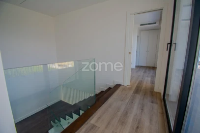 Moradia T5 para Venda em Carcavelos e Parede