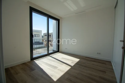 Moradia T5 para Venda em Carcavelos e Parede