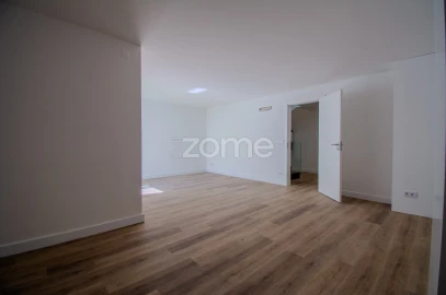 Moradia T5 para Venda em Carcavelos e Parede