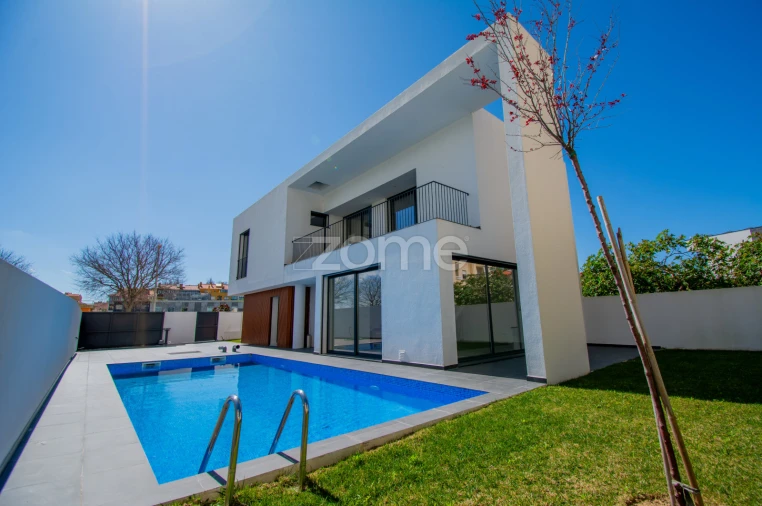 Moradia T5 para Venda em Carcavelos e Parede Foto 31