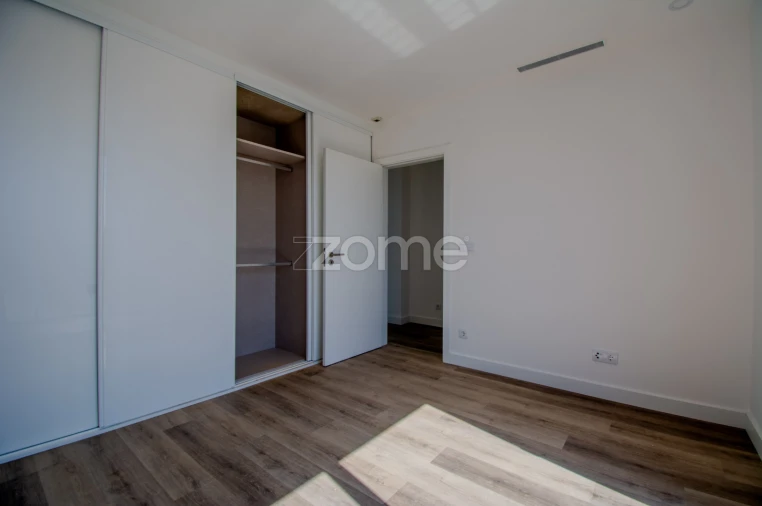 Moradia T5 para Venda em Carcavelos e Parede Foto 18